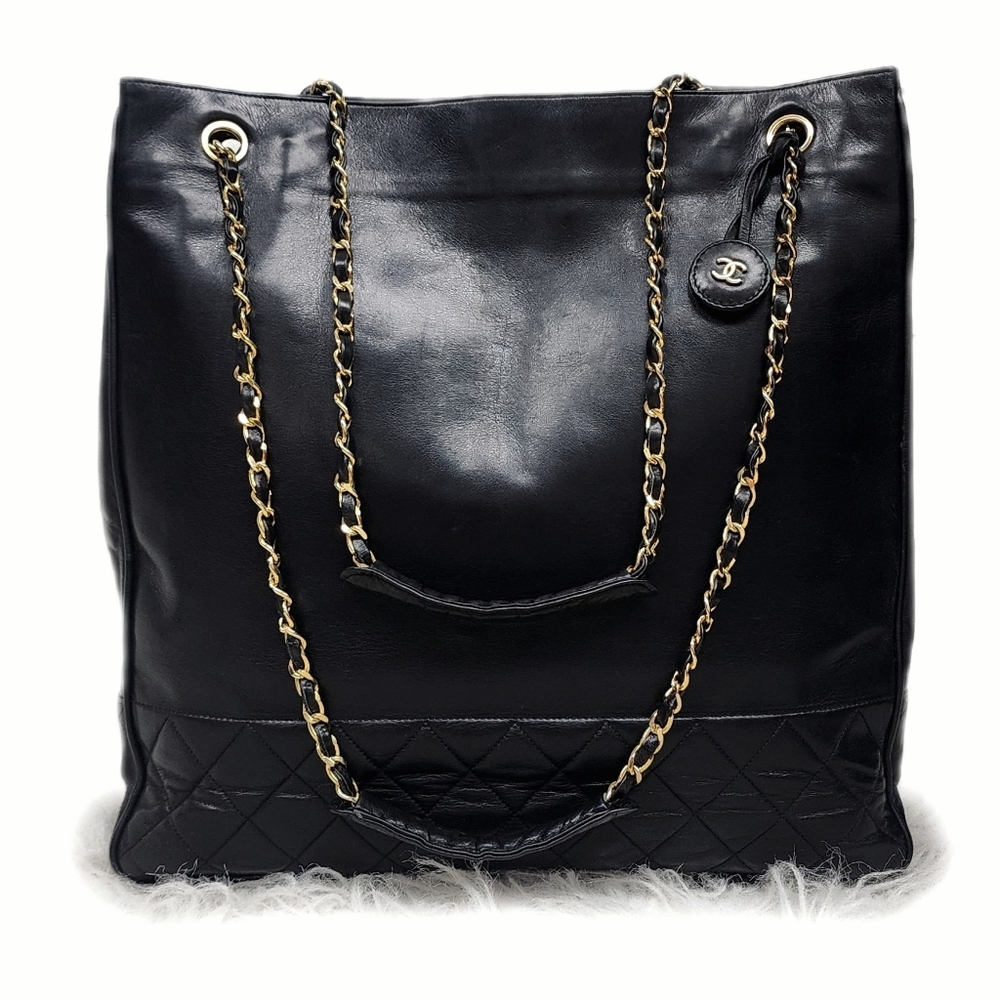 ✨ Chanel Vintage Black Leather Tote – Timeless Elegance ✨